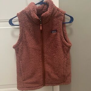 Pink Girls Patagonia fleece vest sz XL with tags on